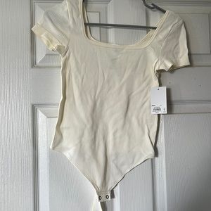 Short sleeve body suit